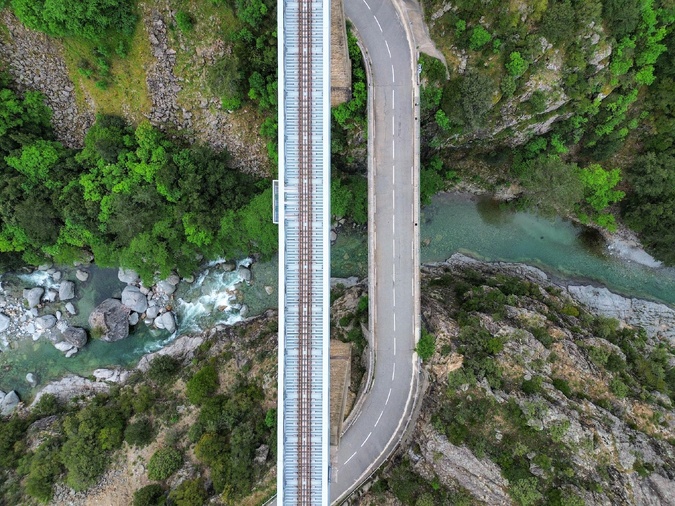A màghjina - U ponte di u Vecchiu, filu d’acciaghju sopra à l’abissu