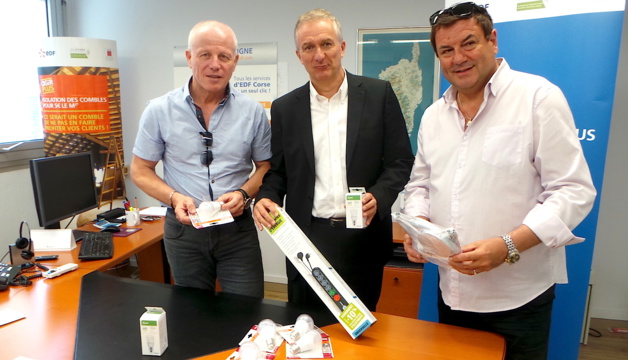De gauche à droite : Le chef de centre d’Erilia Haute Corse, Jean-Louis Matheron, le directeur régional d’EDF, Patrick Bressot et , du Directeur Général de l’Office Public de l’Habitat de Haute Corse, Patrick Pages