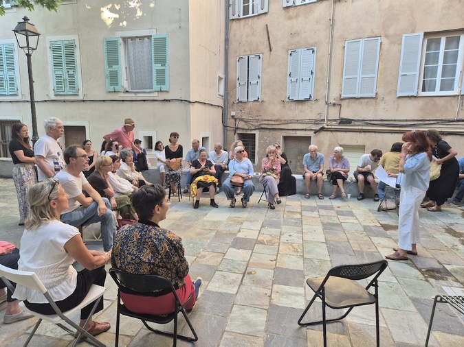 Bastia - Ils ont investi la place Guasco avec leur chaise, le temps d’un moment d’échange et de convivialité