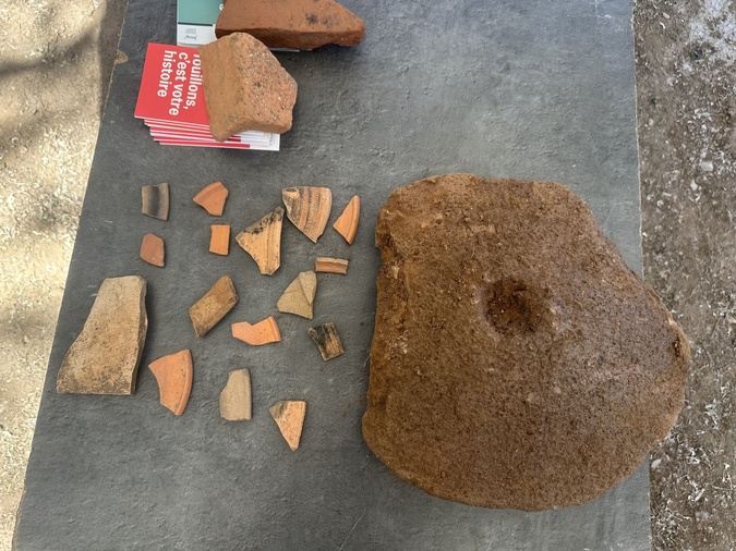 Des fragments de vaisselle découverts sur le site