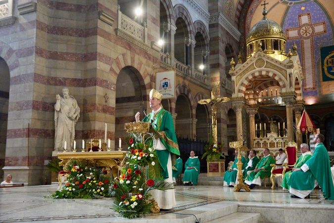 EN IMAGES - À Marseille, le cardinal Bustillo rassemble plusieurs centaines de fidèles en la Cathédrale de la Major EN IMAGES - À Marseille, le cardinal Bustillo rassemble plusieurs centaines de fidèles en la Cathédrale de la Major