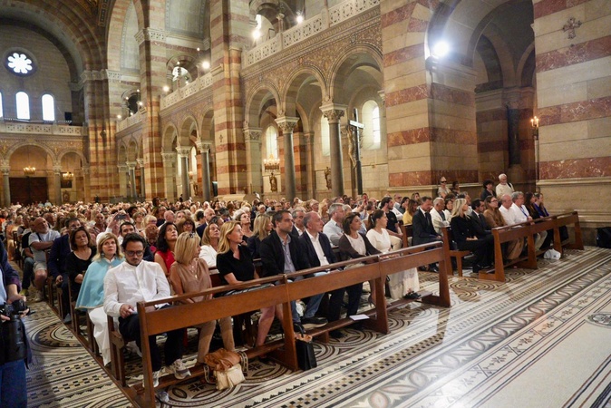 EN IMAGES - À Marseille, le cardinal Bustillo rassemble plusieurs centaines de fidèles en la Cathédrale de la Major
