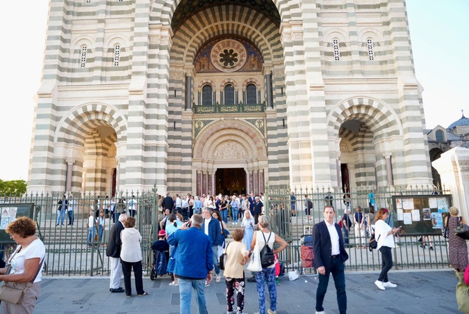 EN IMAGES - À Marseille, le cardinal Bustillo rassemble plusieurs centaines de fidèles en la Cathédrale de la Major