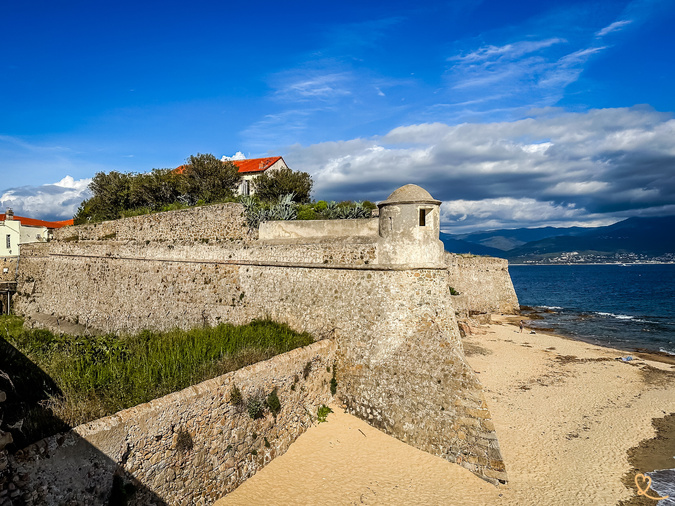 Investisseurs, artisans, hôteliers : la Ville d'Ajaccio ouvre les candidatures et fixe ses conditions pour la Citadelle Miollis Investisseurs, artisans, hôteliers : la Ville d'Ajaccio ouvre les candidatures et fixe ses conditions pour la Citadelle Miollis
