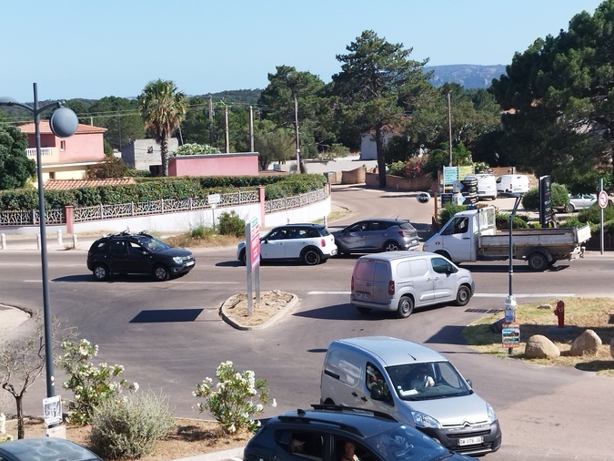 Le carrefour qui inquiète riverains et commerçants du pont de l'Osu, à Lecci. Le carrefour qui inquiète riverains et commerçants du pont de l'Osu, à Lecci.