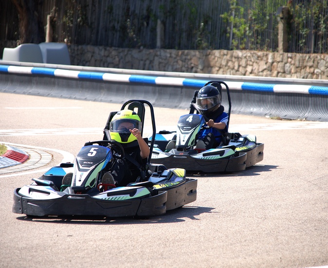 Deux sessions de karting à Figari ont été planifiées pour les enfants du quartier de Pifano. Deux sessions de karting à Figari ont été planifiées pour les enfants du quartier de Pifano.