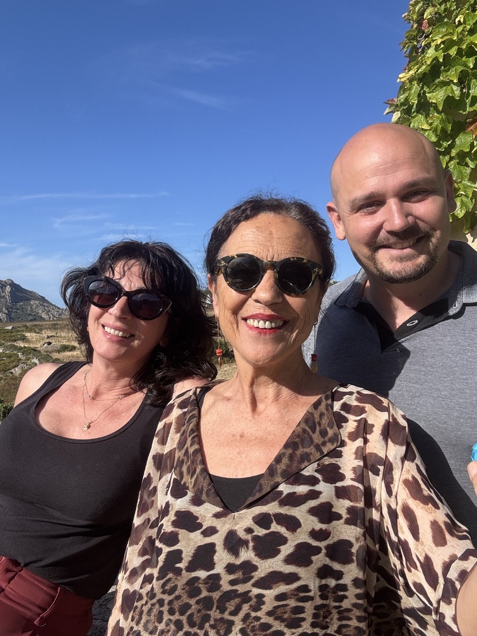 Célia Picciochi, Patrizia Poli et Jeremy Lohier, trio de « Entre l’encre et la mer… 30 ans d’exil au Chili ».
