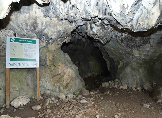 Castiglione maintient la légende de sa grotte, A Sapara !
