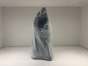 "Mater Dei" : Sur cette oeuvre la figure de la Vierge incarne la douceur première, celle qui apaise et enveloppe l'humanité naissante.