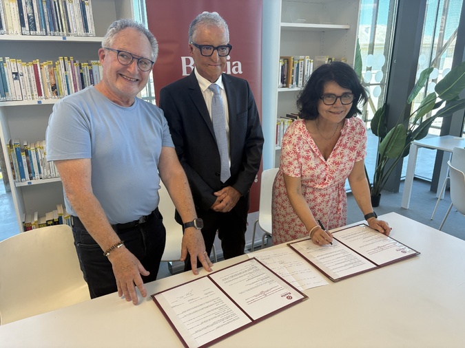 Laurent Papazian, au centre, et Marie-Pierre Pancrazi ont signé la convention en présence de Patrick Metais, président de l'association Corse Maladie Neuroévolutive.