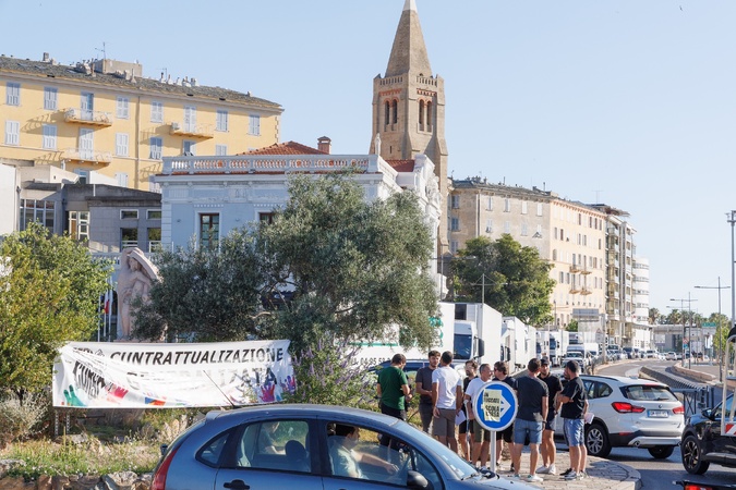Scola Corsa : la mobilisation se poursuit à Bastia avec un tractage Scola Corsa : la mobilisation se poursuit à Bastia avec un tractage