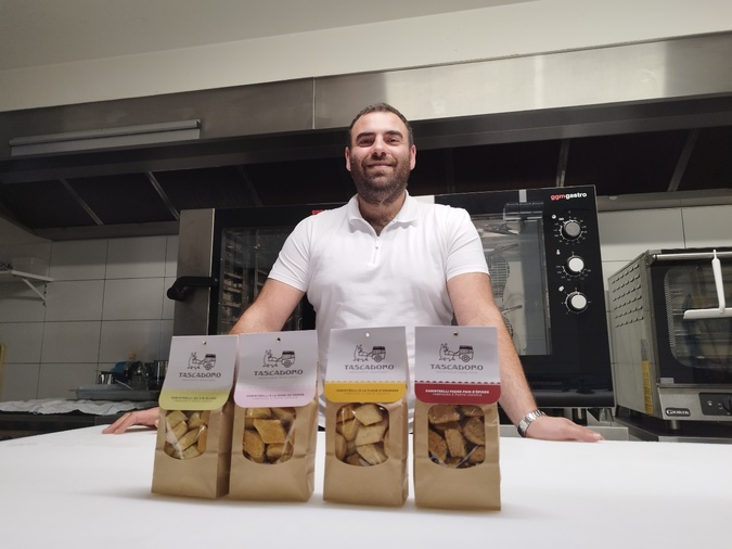 Tascadoro, c'est le nom de la gamme de canistrelli fabriqués par François-Marie Scelo. Tascadoro, c'est le nom de la gamme de canistrelli fabriqués par François-Marie Scelo.