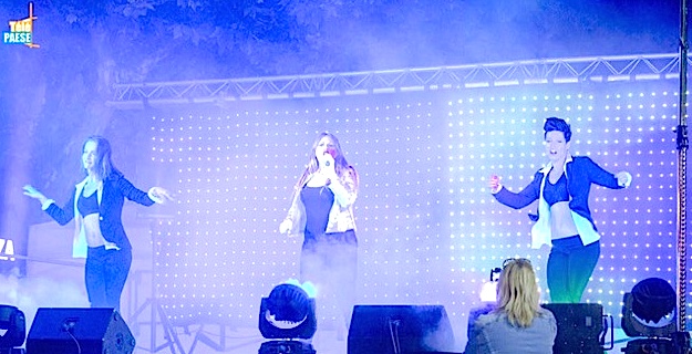 La fièvre du samedi soir à L'Ile-Rousse avec la troupe "Les flash back 80'S"