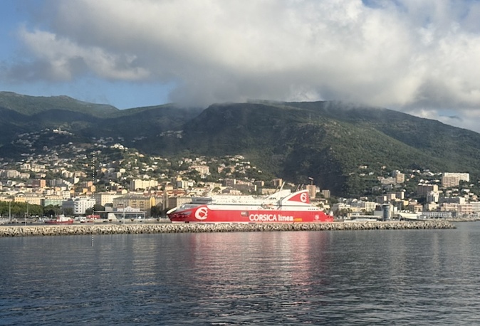A màghjina - L'ultimu sguardu nant'à Bastia