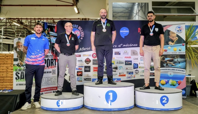 Jean-Do Fiorentini sur la plus haute marche aux championnats de France de Billard.