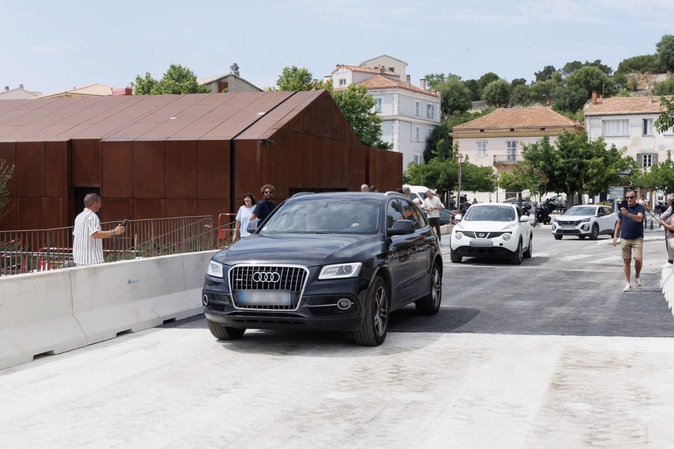 À Saint-Florent, le pont rouvre six mois après son effondrement À Saint-Florent, le pont rouvre six mois après son effondrement