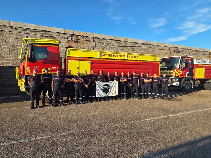 Les 17 pompiers partis hier de L'Île-Rousse (Photo : SIS 2B) Les 17 pompiers partis hier de L'Île-Rousse (Photo : SIS 2B)