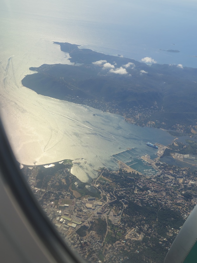Vue du port de Porto-Vecchio en chantier, depuis un avion (photo datée de la mi-juin 2026). Vue du port de Porto-Vecchio en chantier, depuis un avion (photo datée de la mi-juin 2026).