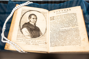 À la bibliothèque Fesch d'Ajaccio, une exposition raconte l'histoire méconnue des portraits d'auteurs À la bibliothèque Fesch d'Ajaccio, une exposition raconte l'histoire méconnue des portraits d'auteurs