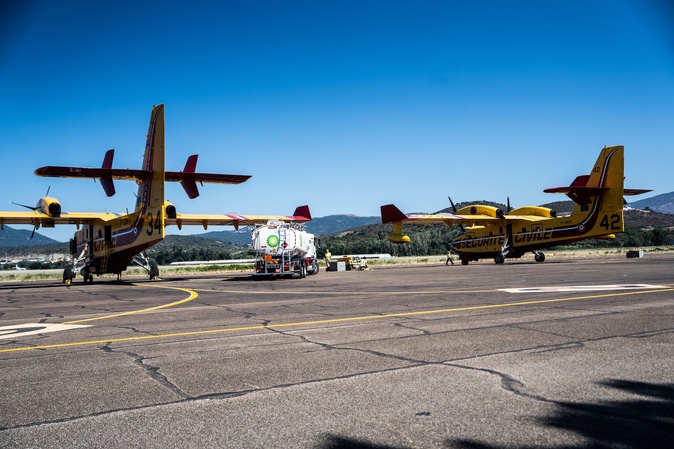 Comme chaque année, deux Canadair sont positionnés à Ajaccio pour la saison (Photo : Paule Santoni)