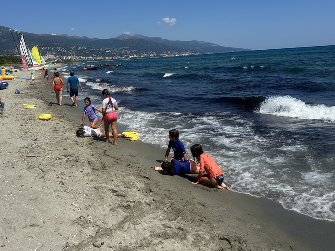 Prévention des noyades à Furiani : sur la plage de la Marana, les enfants apprennent les bons réflexes