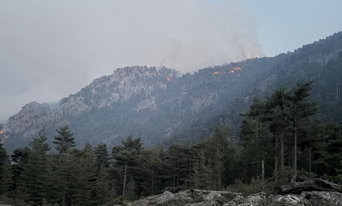 Corte - 300 hommes pour faire face à l'incendie Corte - 300 hommes pour faire face à l'incendie