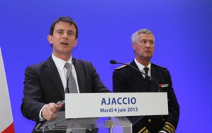 Manuel Valls, alors ministre de l'intérieur en visite à à Ajaccio.