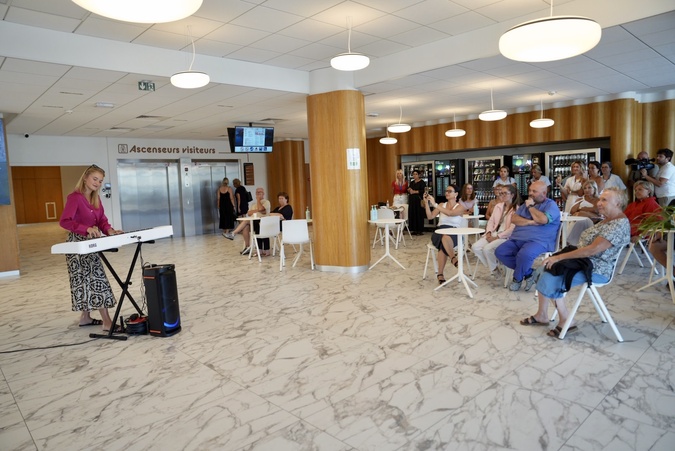 À l’hôpital privé d’Ajaccio, Piavvio fait résonner son piano pour offrir une parenthèse aux patients À l’hôpital privé d’Ajaccio, Piavvio fait résonner son piano pour offrir une parenthèse aux patients