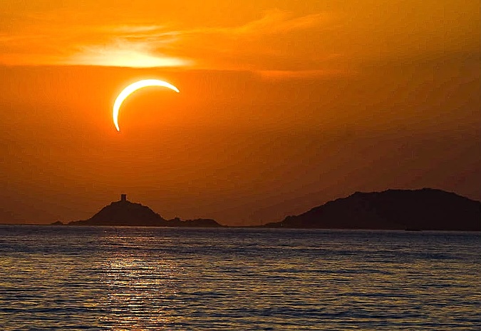 L'eclipse au-dessus des Sanguinaires (Paule Santoni)