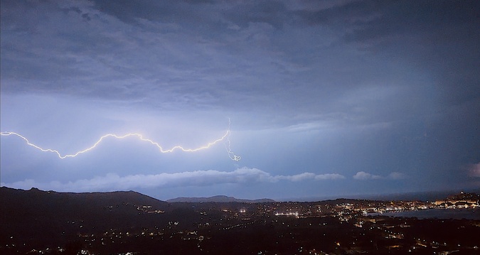 EN IMAGES - Ciel d'orage sur Calvi