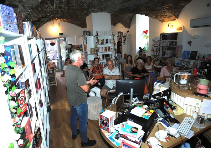 Corte - « Les contes infusés », la librairie-salon de thé de Laure Pelegris Corte - « Les contes infusés », la librairie-salon de thé de Laure Pelegris