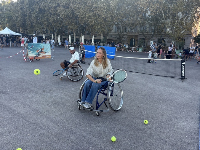 Démonstration et initiation au tennis-fauteuil avec Maxime Ancian Démonstration et initiation au tennis-fauteuil avec Maxime Ancian