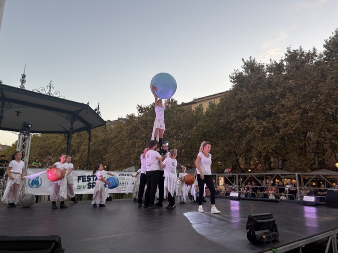 Le spectacle des associations Le spectacle des associations