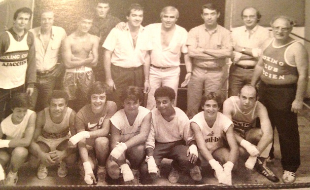 Jo Tarassenko à droite au second rang