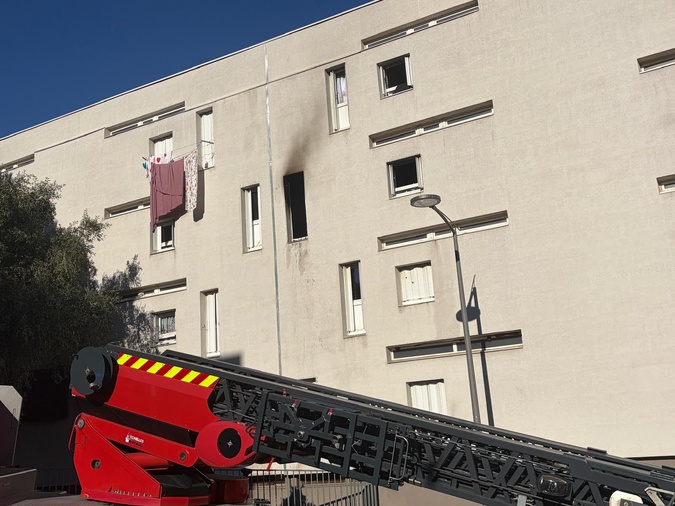 Incendie cité Aurore à Bastia : un appartement fortement endommagé, aucun blessé Incendie cité Aurore à Bastia : un appartement fortement endommagé, aucun blessé