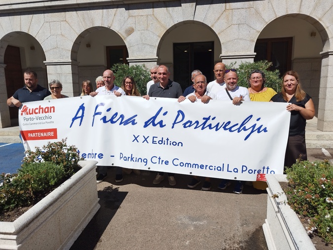 Soutenue par la municipalité, A Fiera di Portivechju, ce sont une douzaine de bénévoles qui travaillent chaque année à l'organisation de l'événement.