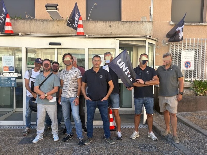 À Ajaccio, un rassemblement a eu lieu devant le commissariat a la mi-journée (Photos : DR)