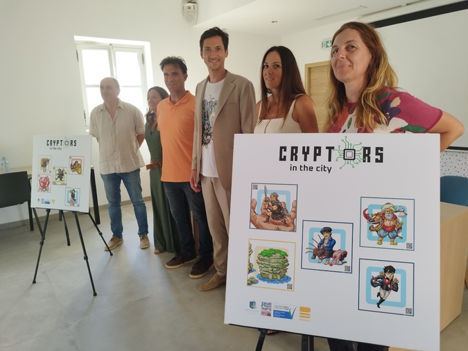 Louis de Carolis (au centre), cofondateur et président de l'appli "Cryptors in the City", est venu ce jeudi à Bonifacio, où il a été accueilli par l'équipe municipale et l'Ofiice du tourisme.