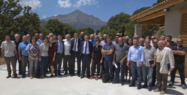 Les élus corses réunis récemment à Olmi-Cappella Les élus corses réunis récemment à Olmi-Cappella