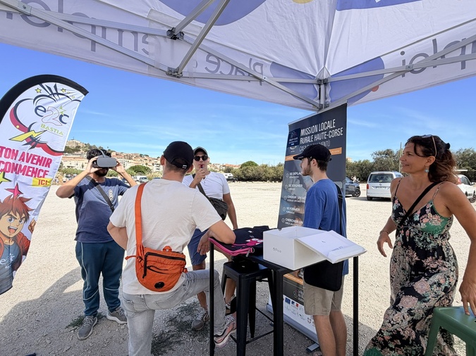 À Calvi, le Bus de l’Emploi mise sur le numérique pour rapprocher les publics de l’emploi À Calvi, le Bus de l’Emploi mise sur le numérique pour rapprocher les publics de l’emploi