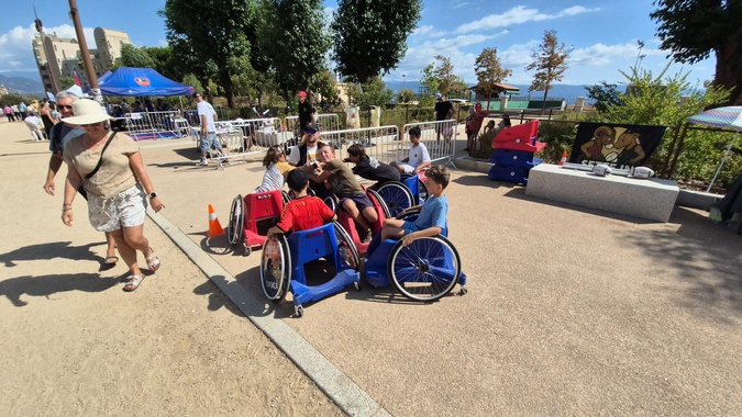 À Ajaccio, Sette in Carritellu fait du touch rugby fauteuil un terrain d’inclusion