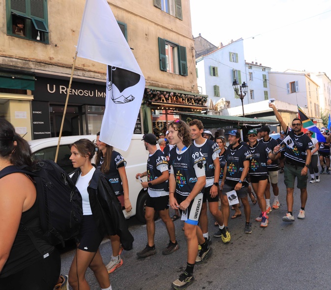 ARWC - Les athlètes des 32 nations ont défilé sur le cours Paoli à Corte ARWC - Les athlètes des 32 nations ont défilé sur le cours Paoli à Corte