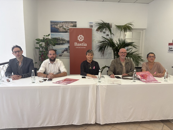 Association Endur'Ensemble et partenaires lors de la présentation du Giru et du Relais rose. Association Endur'Ensemble et partenaires lors de la présentation du Giru et du Relais rose.