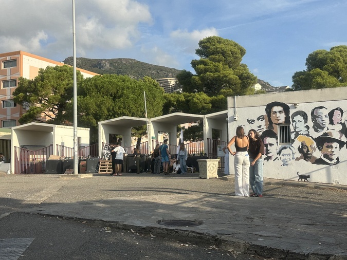 À Bastia, les lycées Giocante de Casabianca et Montesoro ont basculé en enseignement à distance ce vendredi (Photo : Léana Serve)