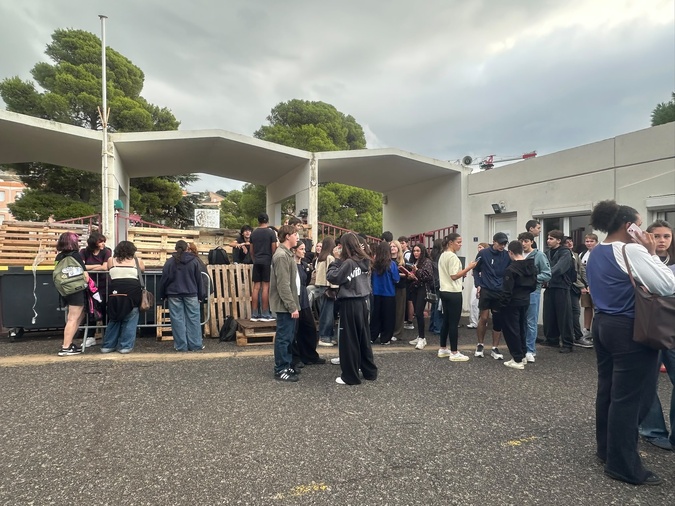Le mouvement s’étend ce mardi à plusieurs établissements de l’île (©Léana Serve) Le mouvement s’étend ce mardi à plusieurs établissements de l’île (©Léana Serve)