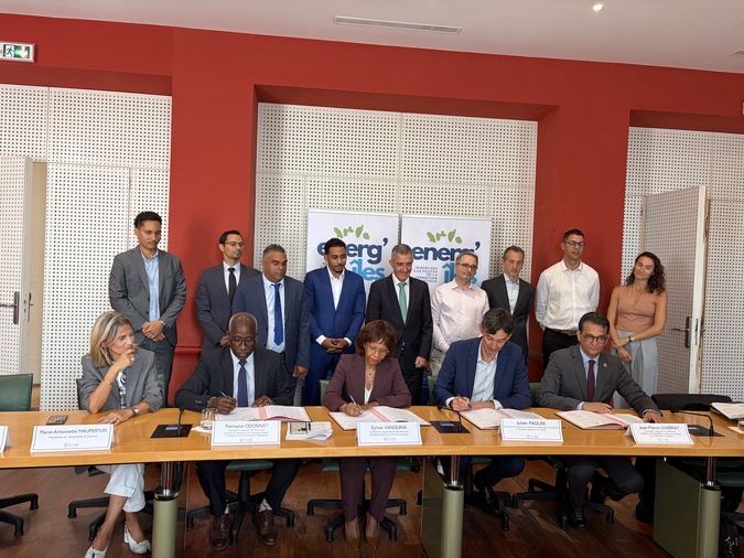 La Corse, la Guadeloupe, la Martinique et La Réunion ont signé ce jeudi 8 octobre, à la Collectivité de Corse, une convention de partenariat pour renforcer leur coopération dans le domaine de l’énergie
