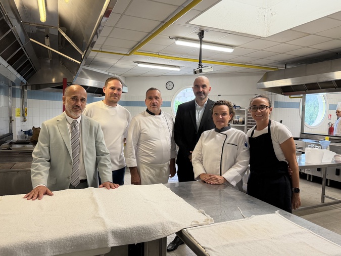 Les enseignants du lycée de Montesoro et le chef Quentin Sanchez