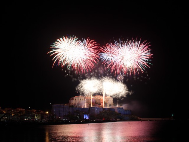 Lz feu d'artifice de Calvi décalé au 16 juillet Lz feu d'artifice de Calvi décalé au 16 juillet