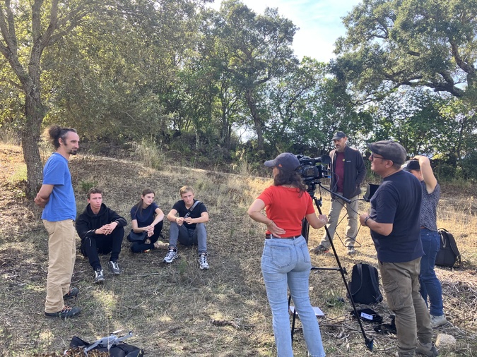 Les lycéens tournent un film qui restituera l'étendue de leurs recherches et sera visible sur le site du Campus AgriCorsica, à la mi-décembre. A gauche, Constant Bourelly les supervise.