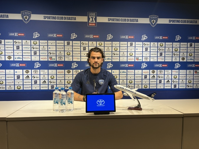 Tout comme contre le GFCA, Sacha Contina gardera les buts du SCB.